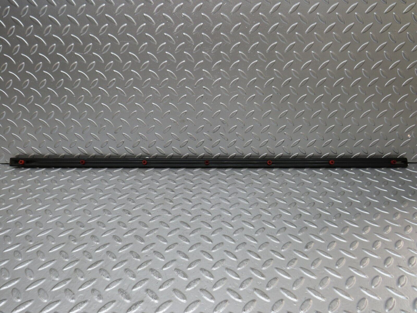 27894 Mercedes-Benz W123 280E Front Right Door Centre Moulding Trim