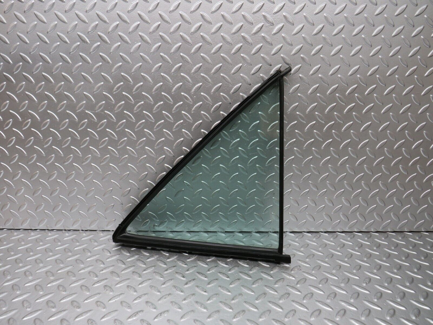 25131 Mercedes-Benz W201 190D Rear Left Quarter Window Glass 2017350524