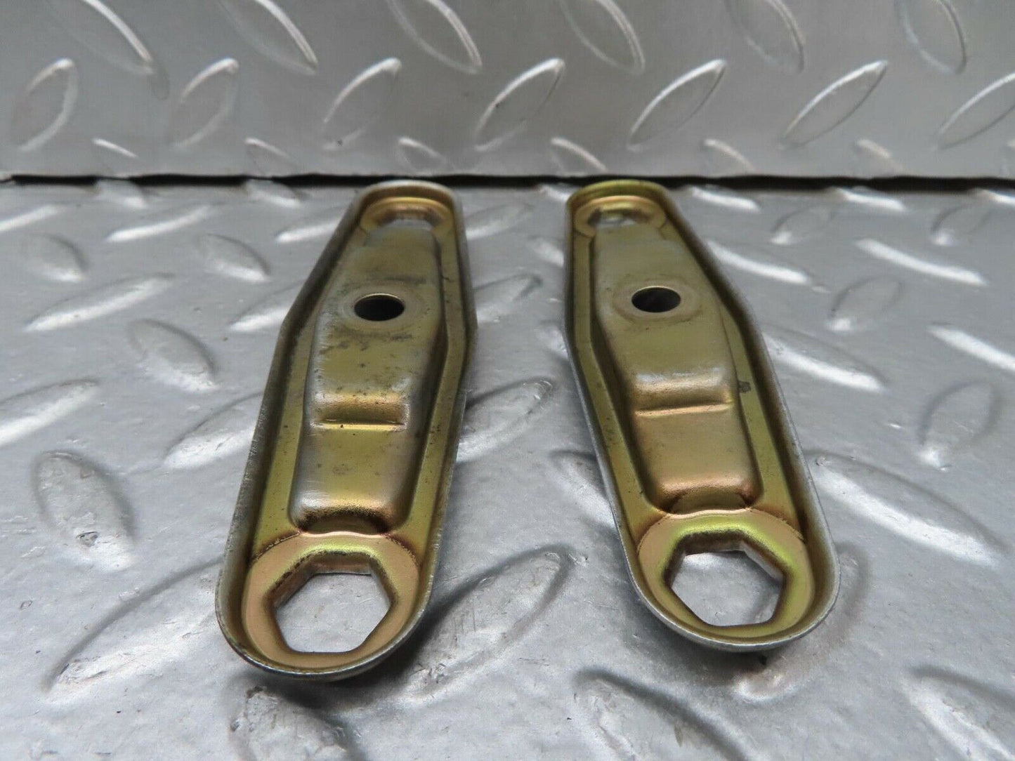 15329 Mercedes-Benz W123 230E Fuel Injector Bracket