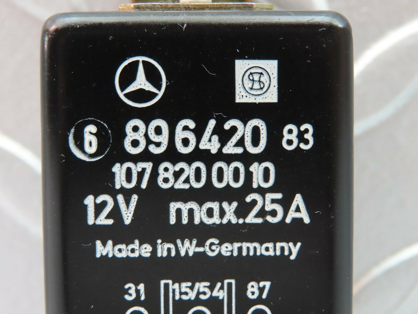 5792 Mercedes-Benz W123 200 Rear Heated Window Relay 1078200010