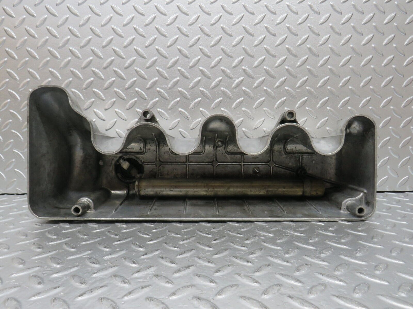 31134 Mercedes-Benz W123 200D Rocker Cover