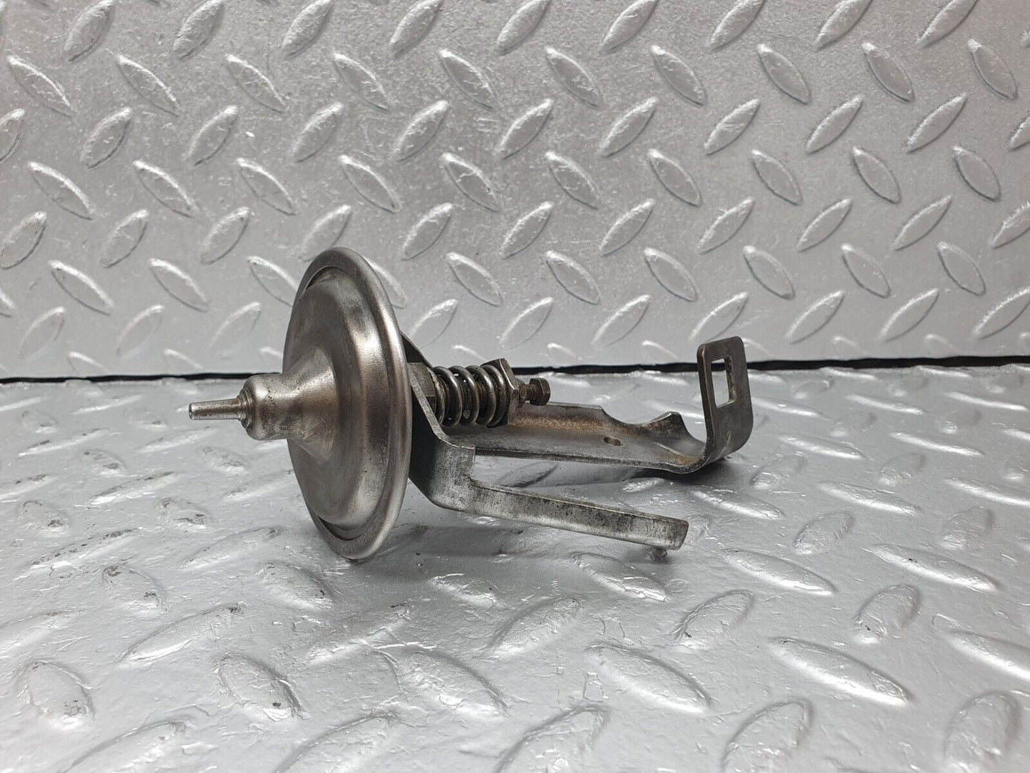 41601 Mercedes-Benz W124 200E Carburettor Vacuum Valve 7 209 18000