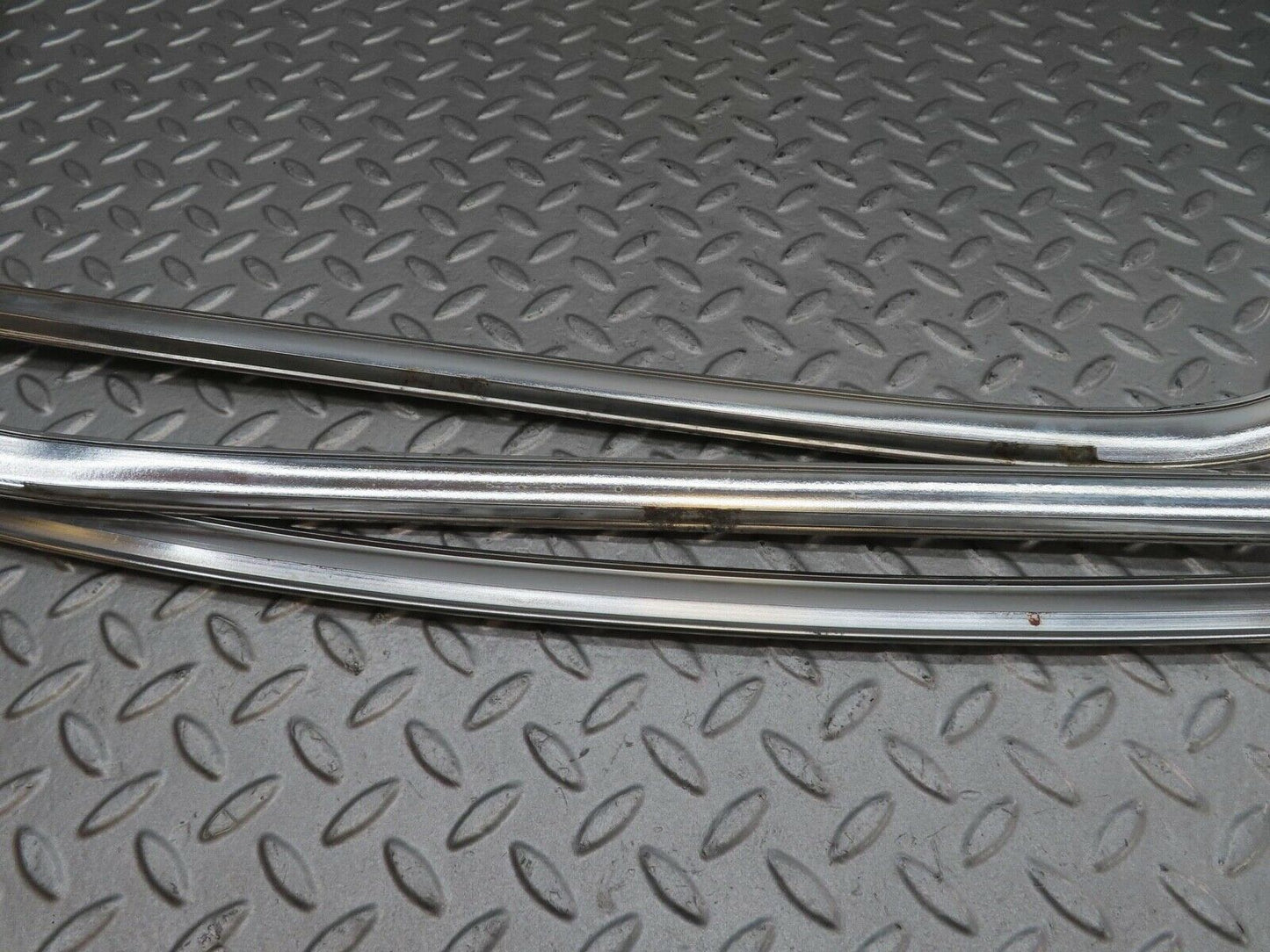 14304 Mercedes-Benz W116 350SE Rear Windscreen Chrome Frame