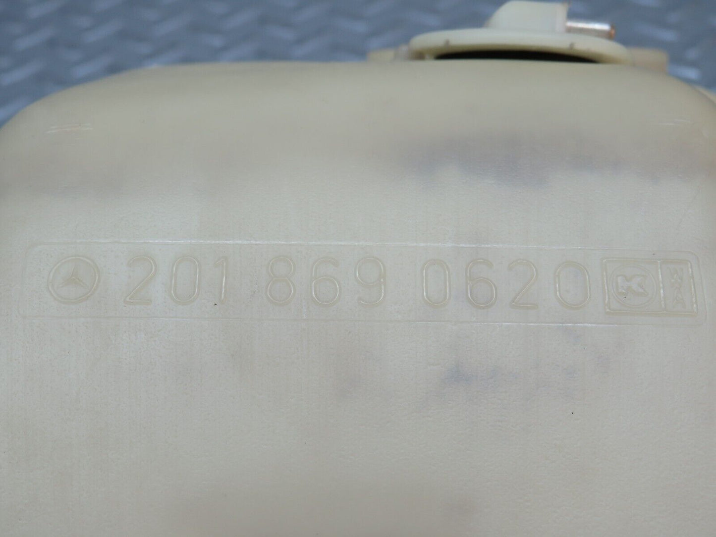 31722 Mercedes-Benz W201 190LE Windscreen Washer Fluid Tank 2018690620