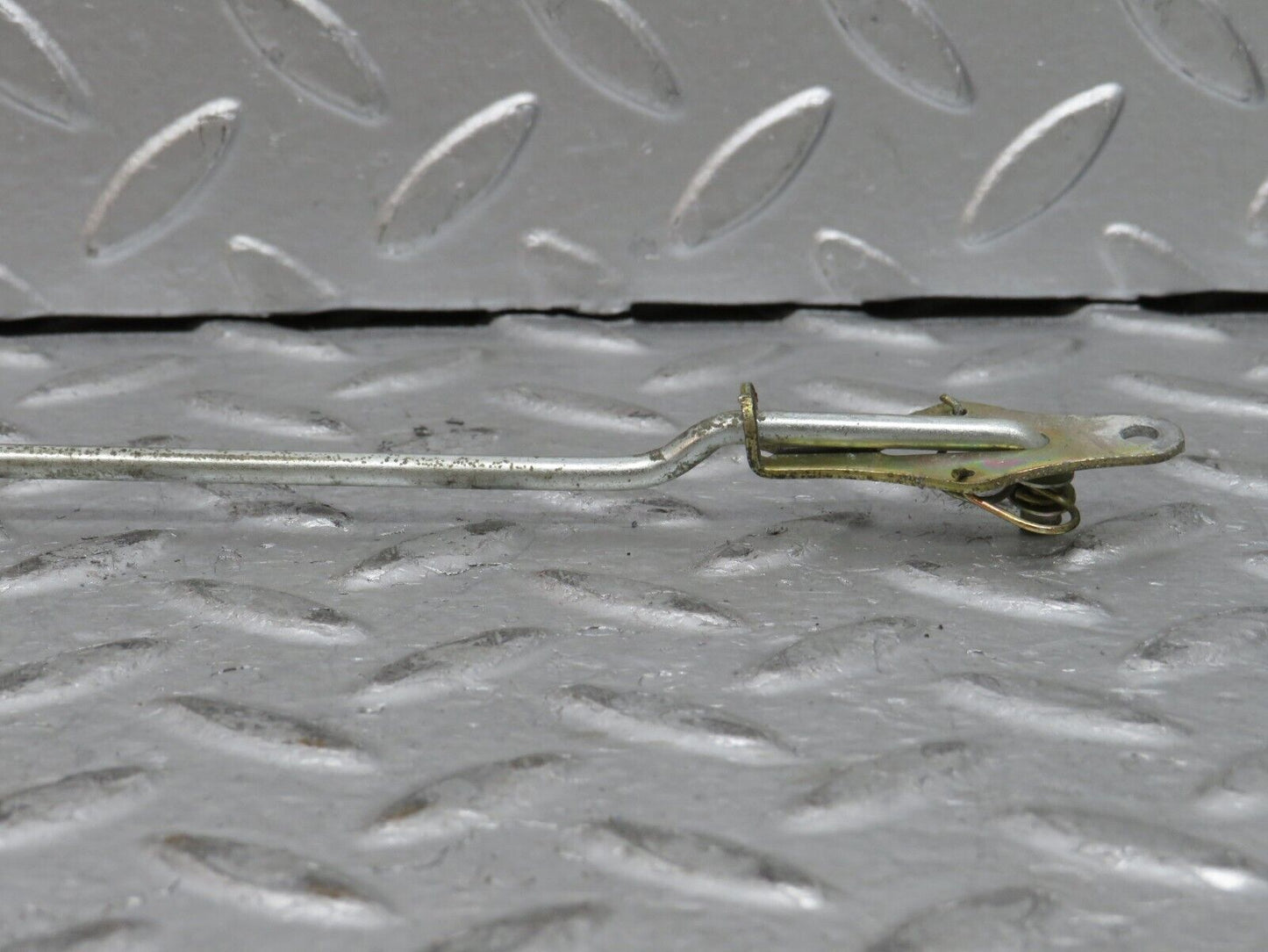 28175 Mercedes-Benz W123 280E Rear Right Door Lock Vacuum Actuator