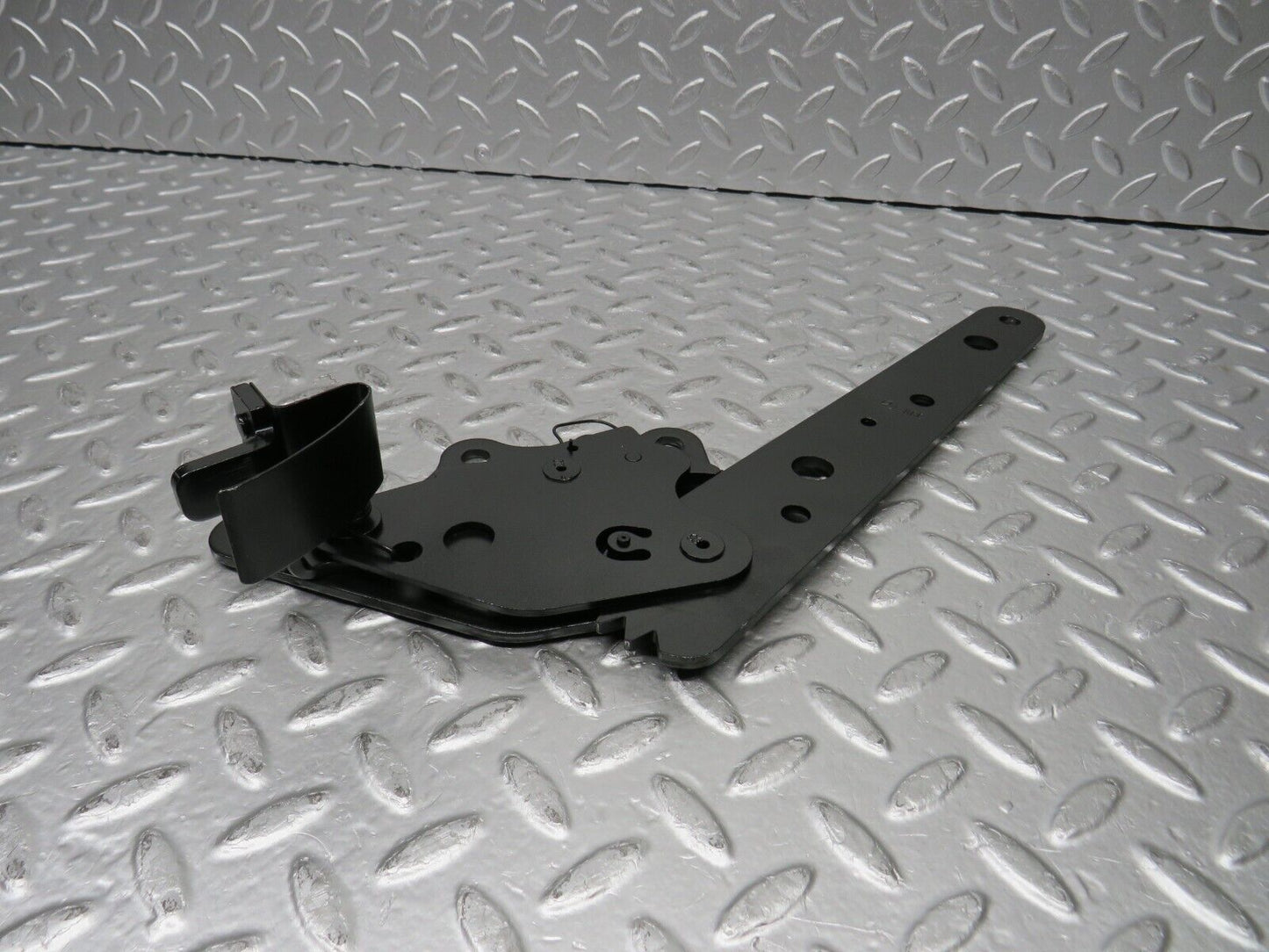 31525 Mercedes-Benz S124 220TE Wagon Rear Seat Hinge Pair