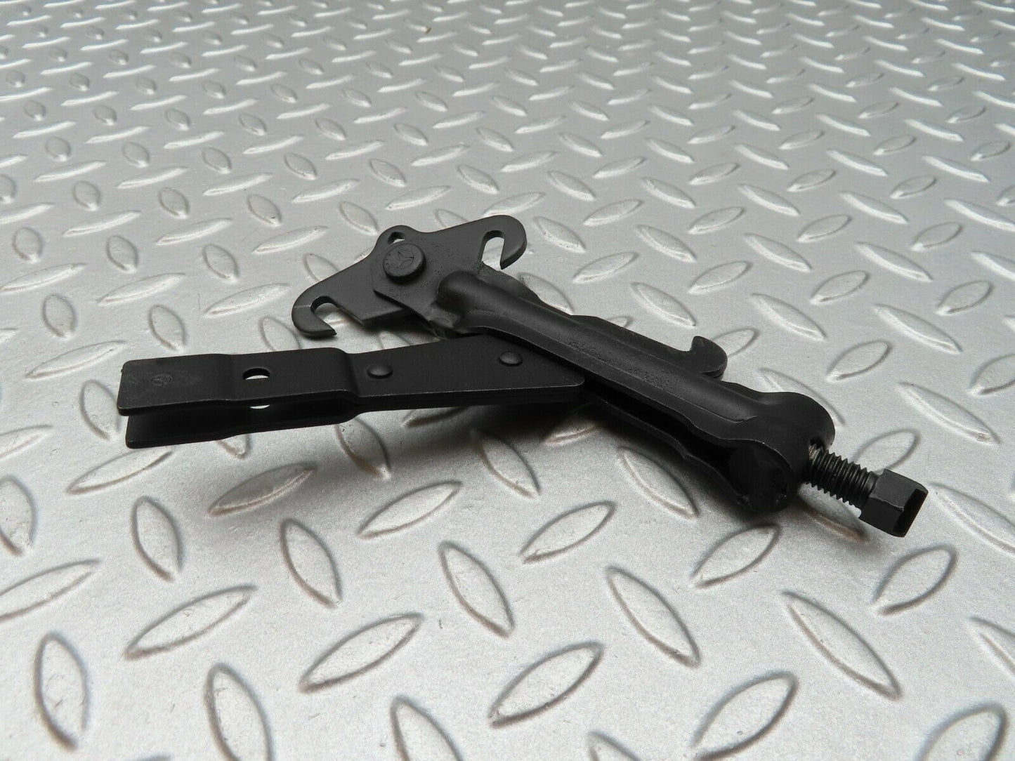 3847 Mercedes-Benz S123 200T Wagon Handbrake Adjusting Handbrake Regulator