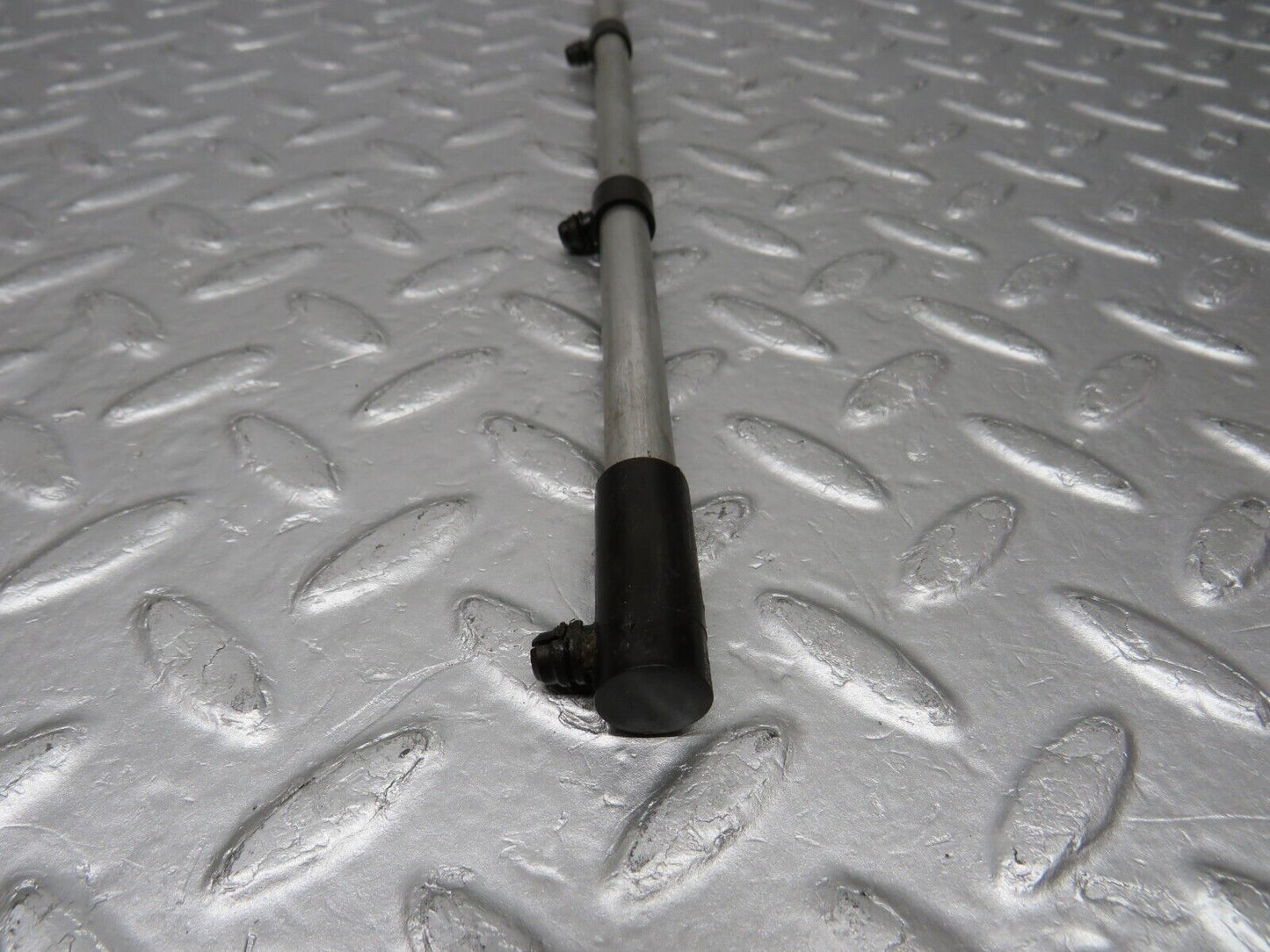 39158 Mercedes-Benz R107 500SL Camshaft Oil Tube