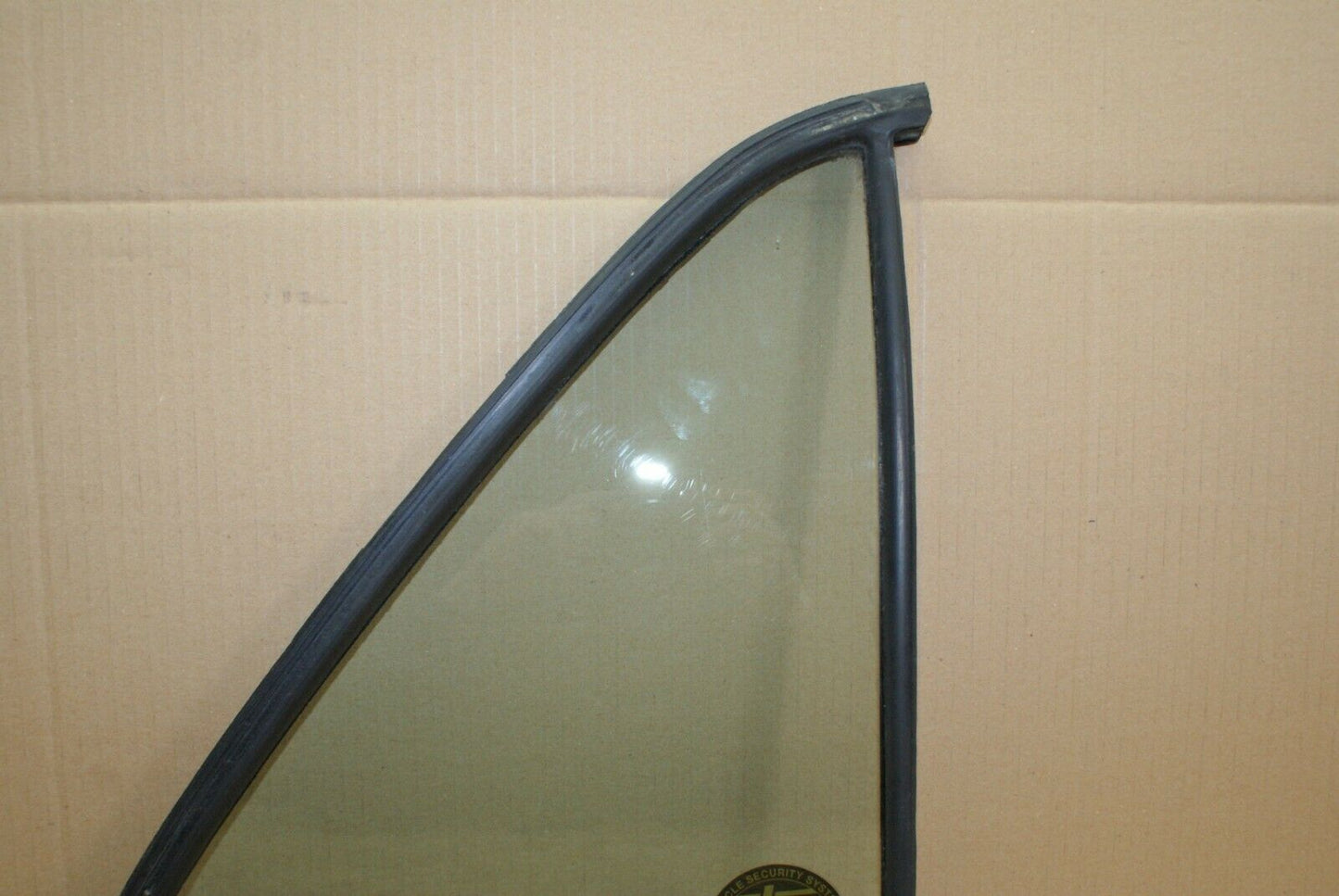 2271 Mercedes-Benz W123 280E Rear Right Quarter Glass