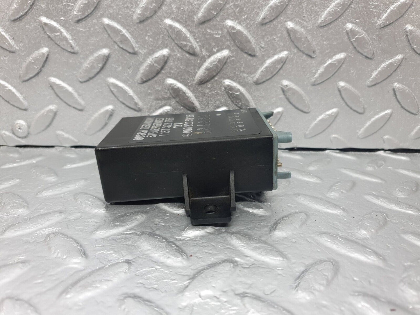 43521 Mercedes-Benz C126 380SEC Coupe Seat Belt Presenter Relay 0008205826