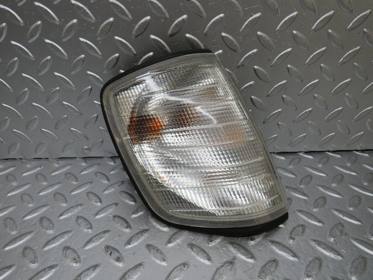 25896 Mercedes-Benz W124 280E Indicator Light Front Right 1305233937