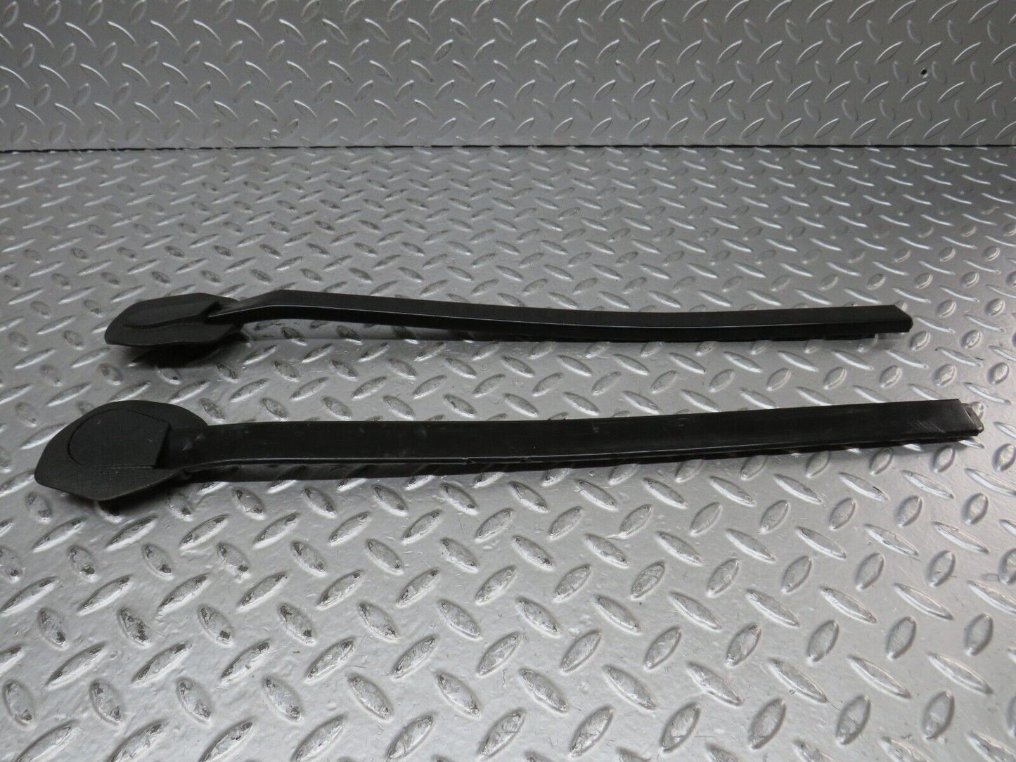 28640 Mercedes-Benz W123 280E Seat Belt Runner 1239192520 1239192620