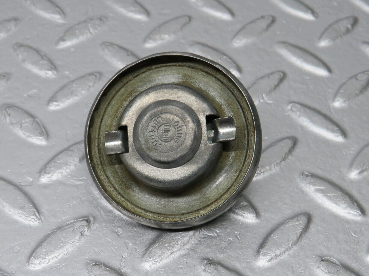 38592 Mercedes-Benz W108 Oil Filler Cap