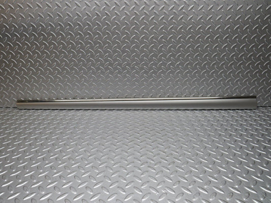 32287 Mercedes-Benz W220 S430 Front Left Door Centre Moulding Trim 2206900562