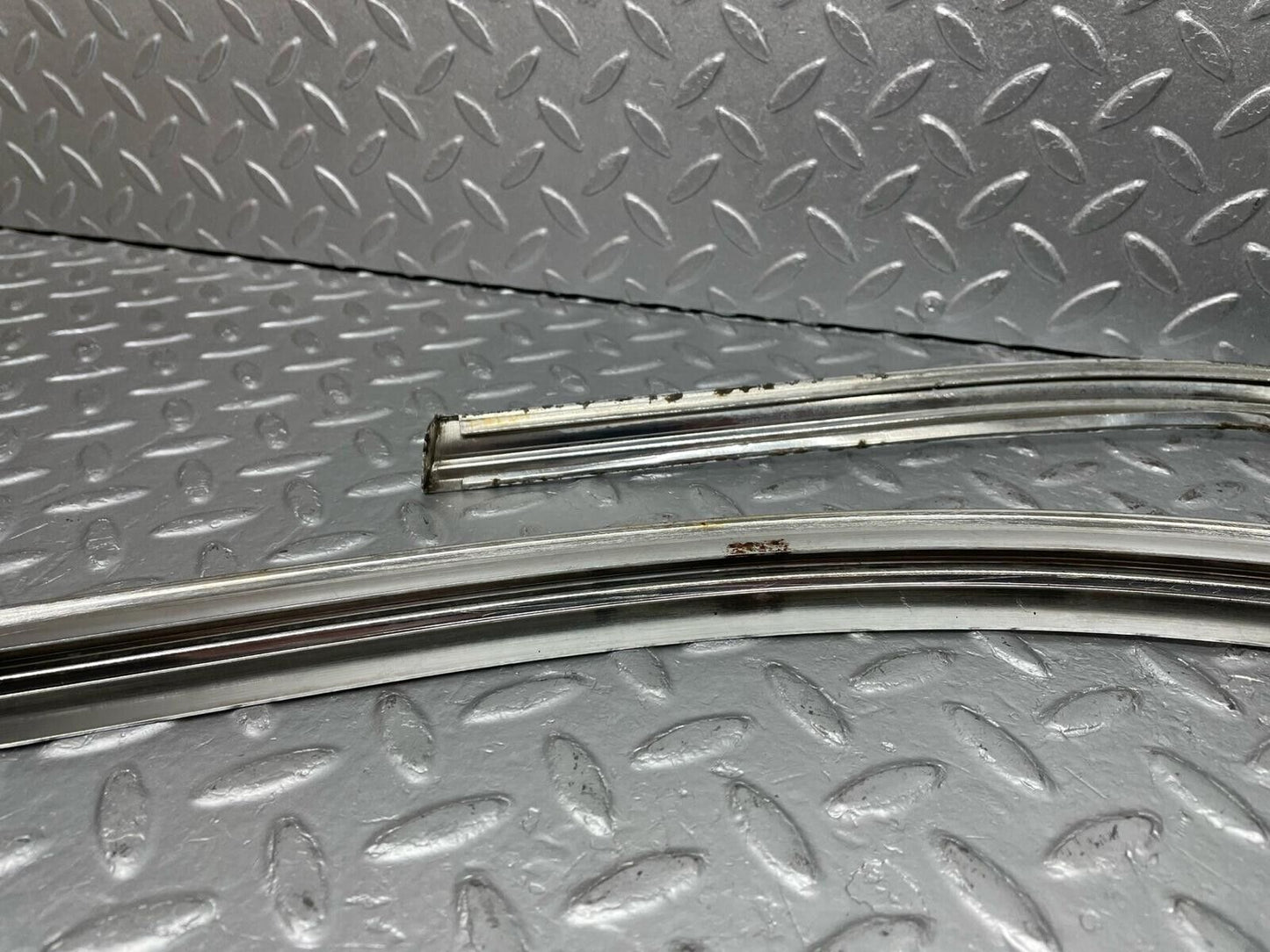 40520 Mercedes-Benz W108 Rear Windscreen Chrome Frame