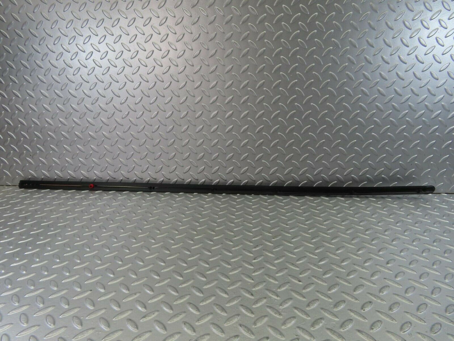 10271 Mercedes-Benz W123 Front Right Fender Centre Moulding Trim