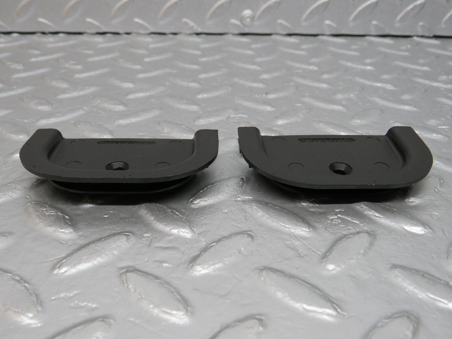 39766 Mercedes-Benz R129 320SL Coupe Front Panel Grommet 2x 1295461437
