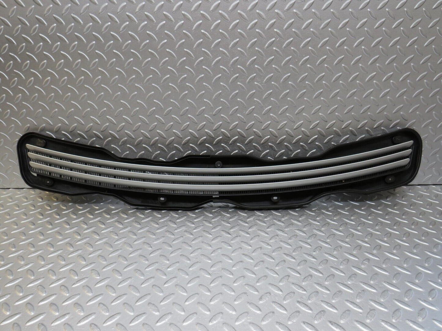 34711 Mercedes-Benz W210 320E Bonnet Upper Grill 2108800805