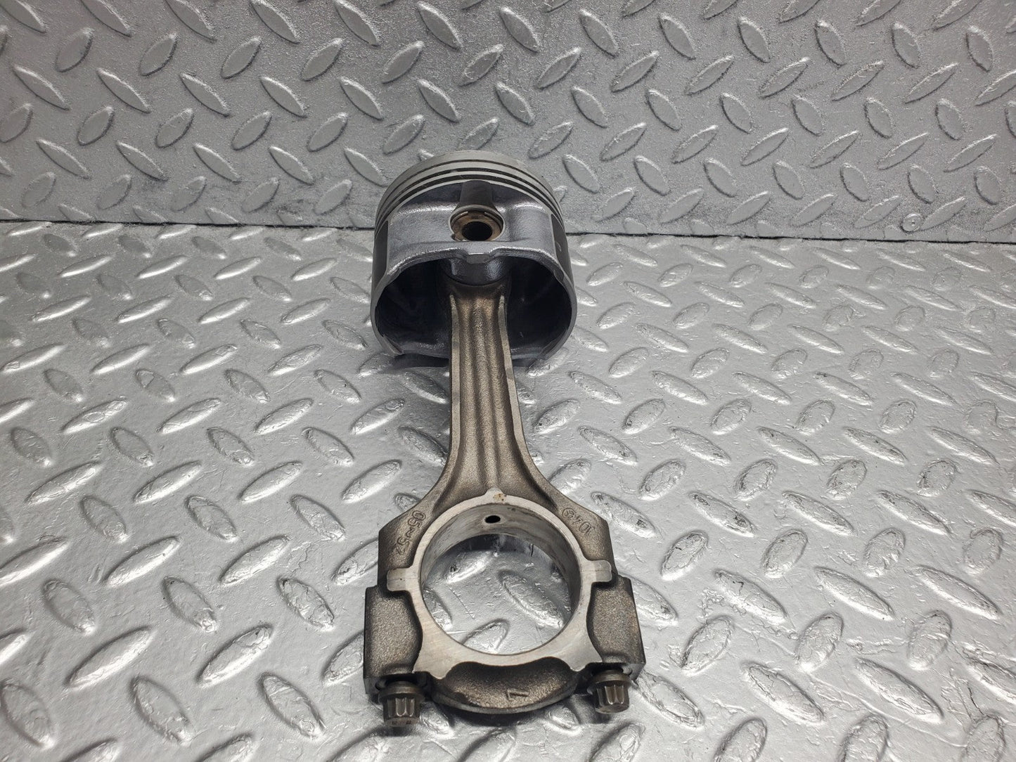 W124 Wagon piston with connecting rod used OEM