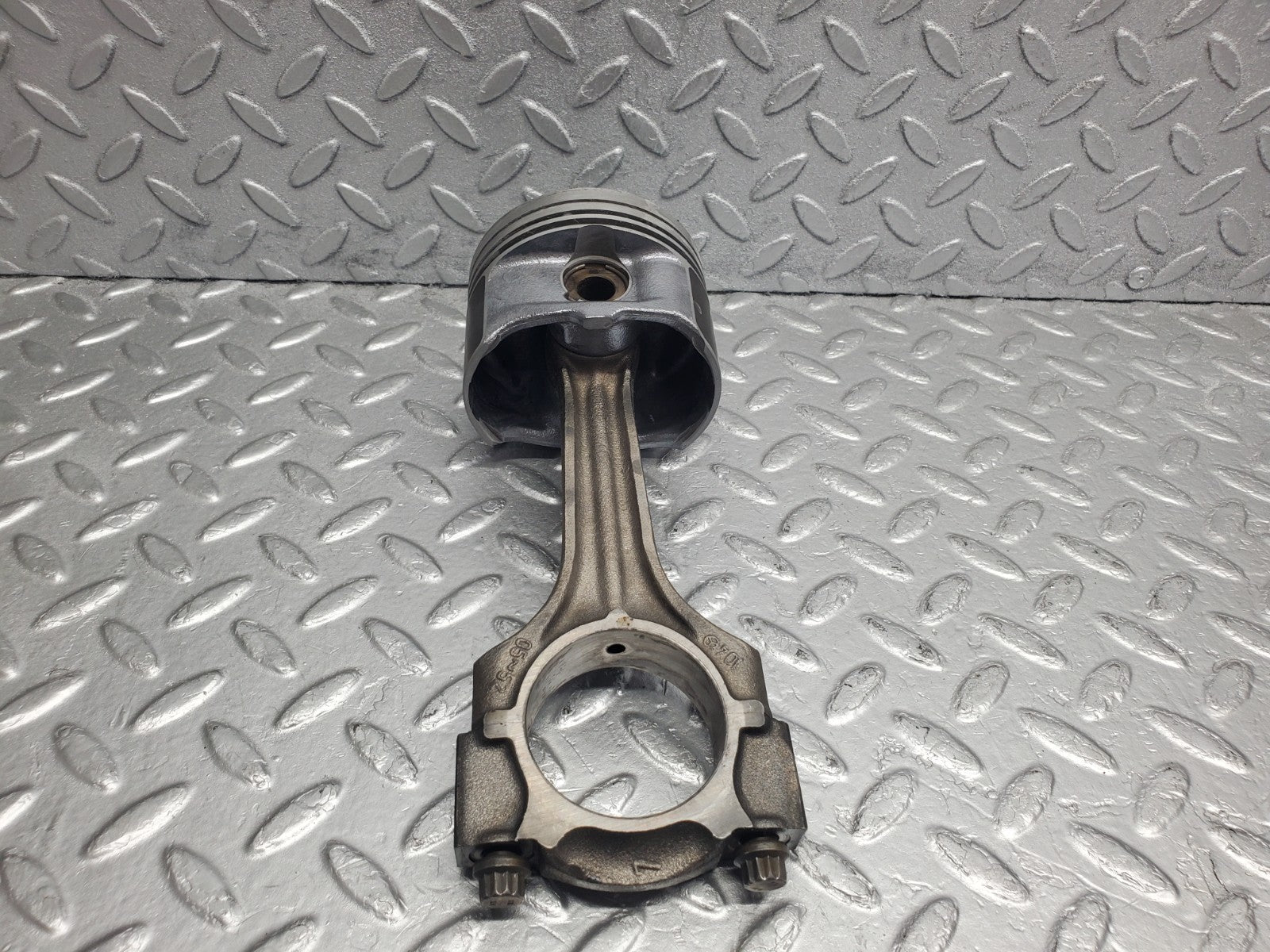 W124 Wagon piston with connecting rod used OEM