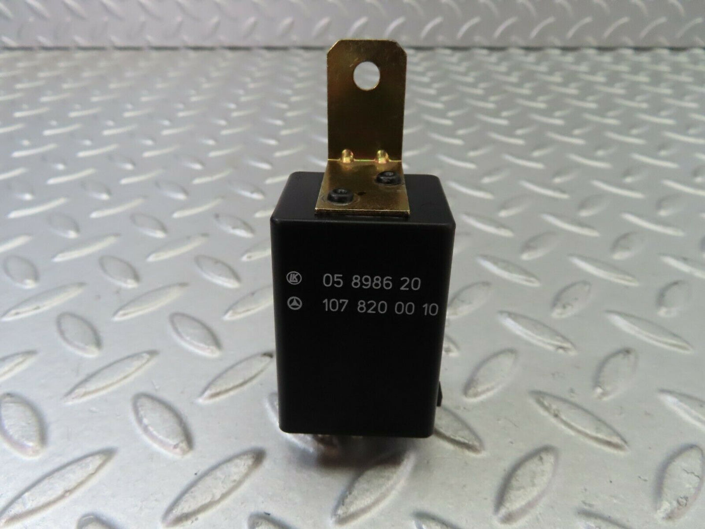 7657 Mercedes-Benz S123 230TE Wagon Heated Window Relay 1078200010