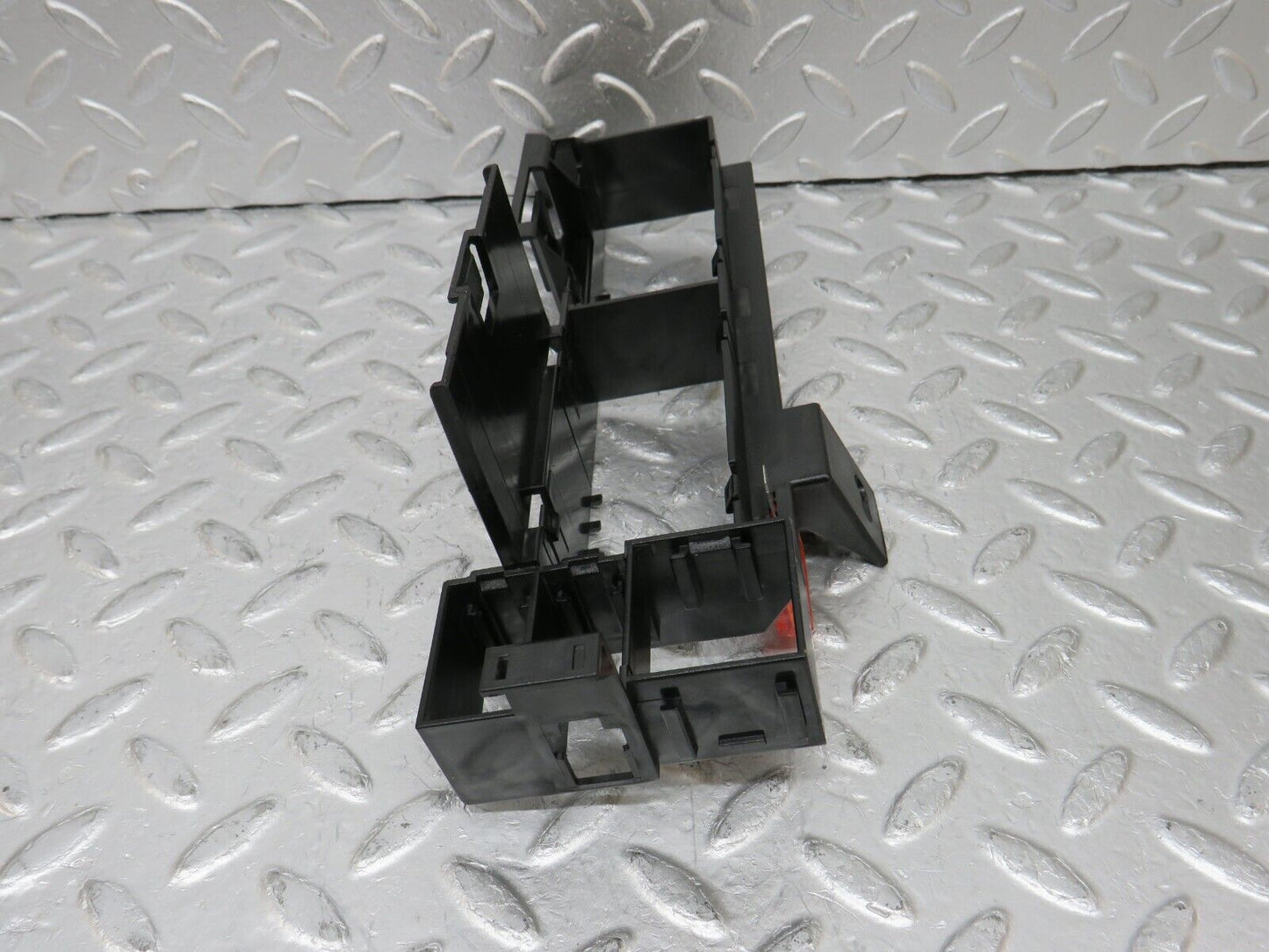 34810 Mercedes-Benz W210 320E Fuse Box Fuse Holder 2105460543