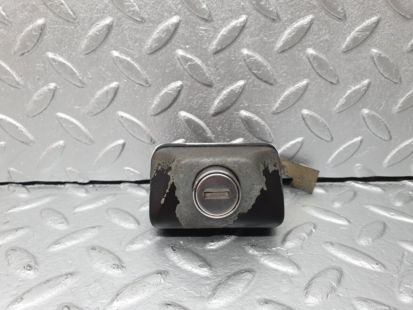40747 Mercedes-Benz W123 300D Trunk Lock No Key 1237580096 1237500385