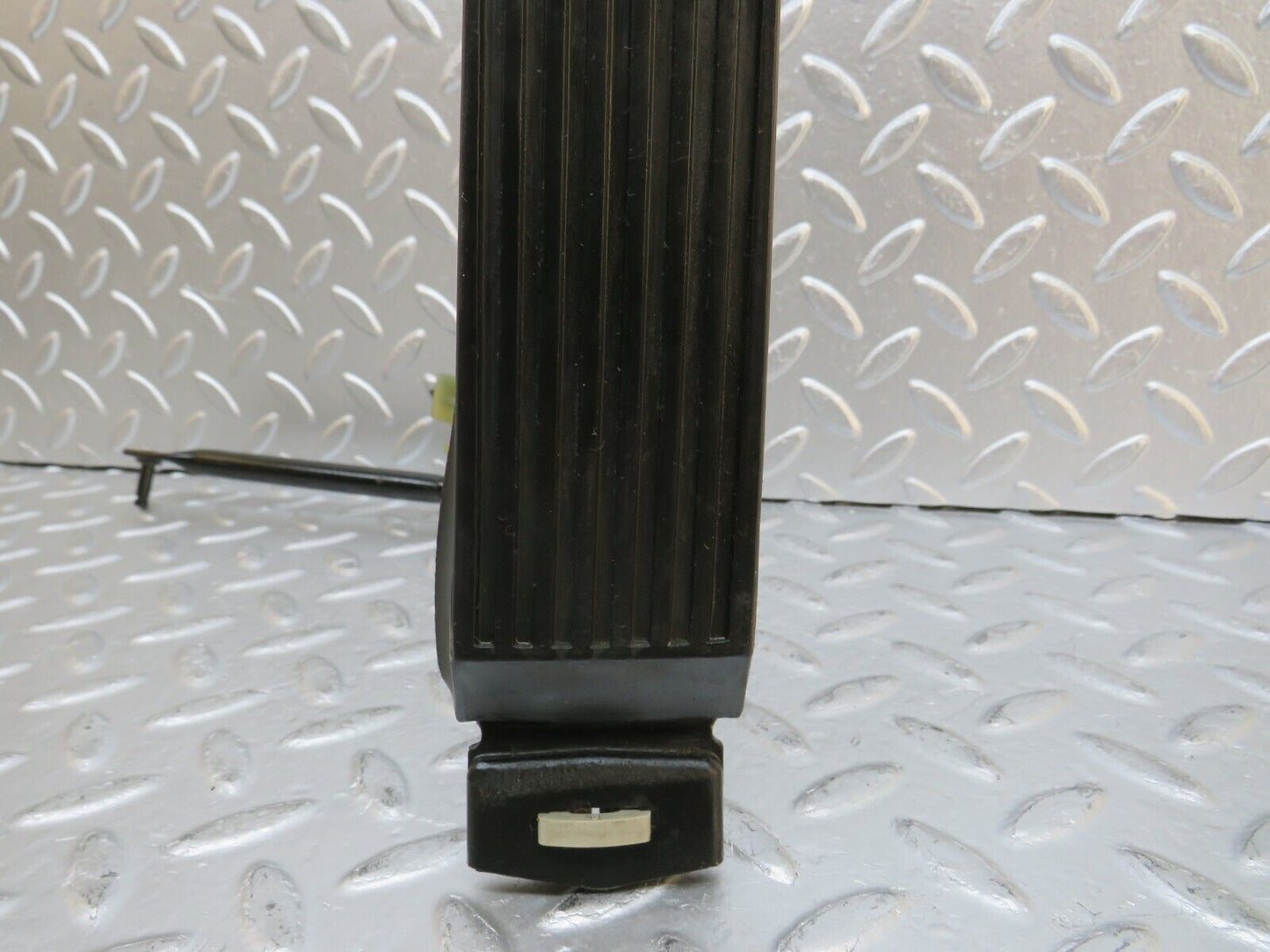 29333 Mercedes-Benz W124 230E Accelerator Pedal With Rubber 1233010082