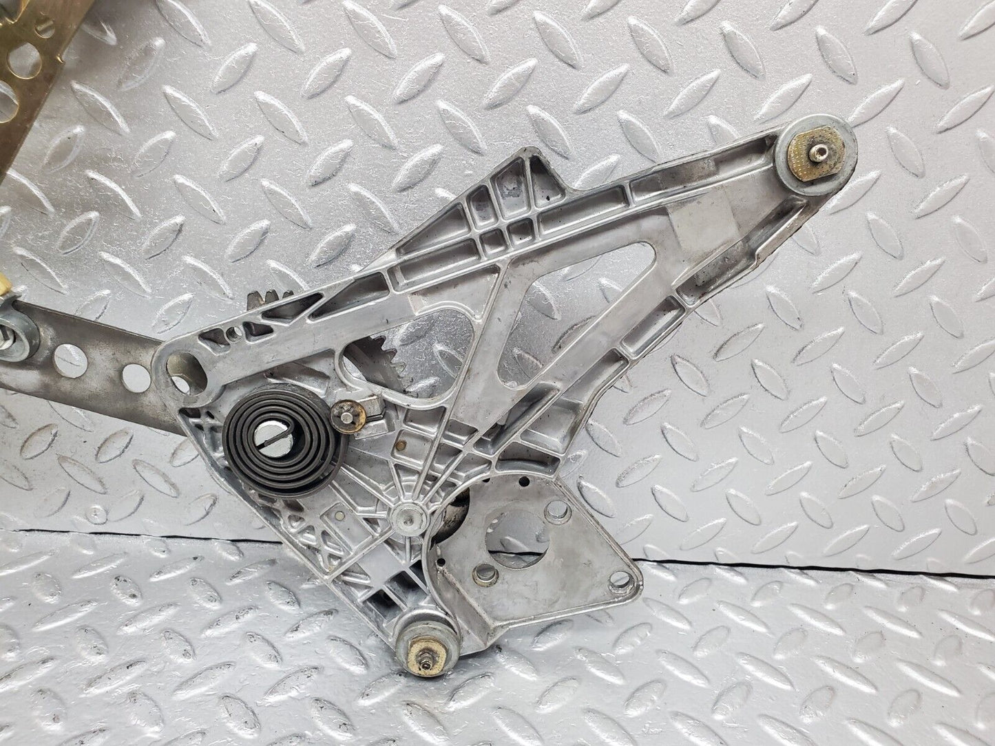 44411 Mercedes-Benz W123 280E Front Right Power Window Regulator 1237202846 1267250411