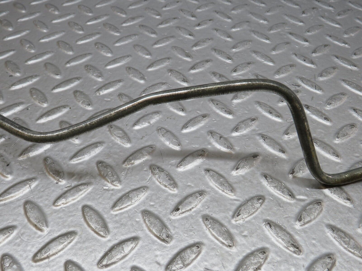 36309 Mercedes-Benz W126 420SE Oil Pipe Line