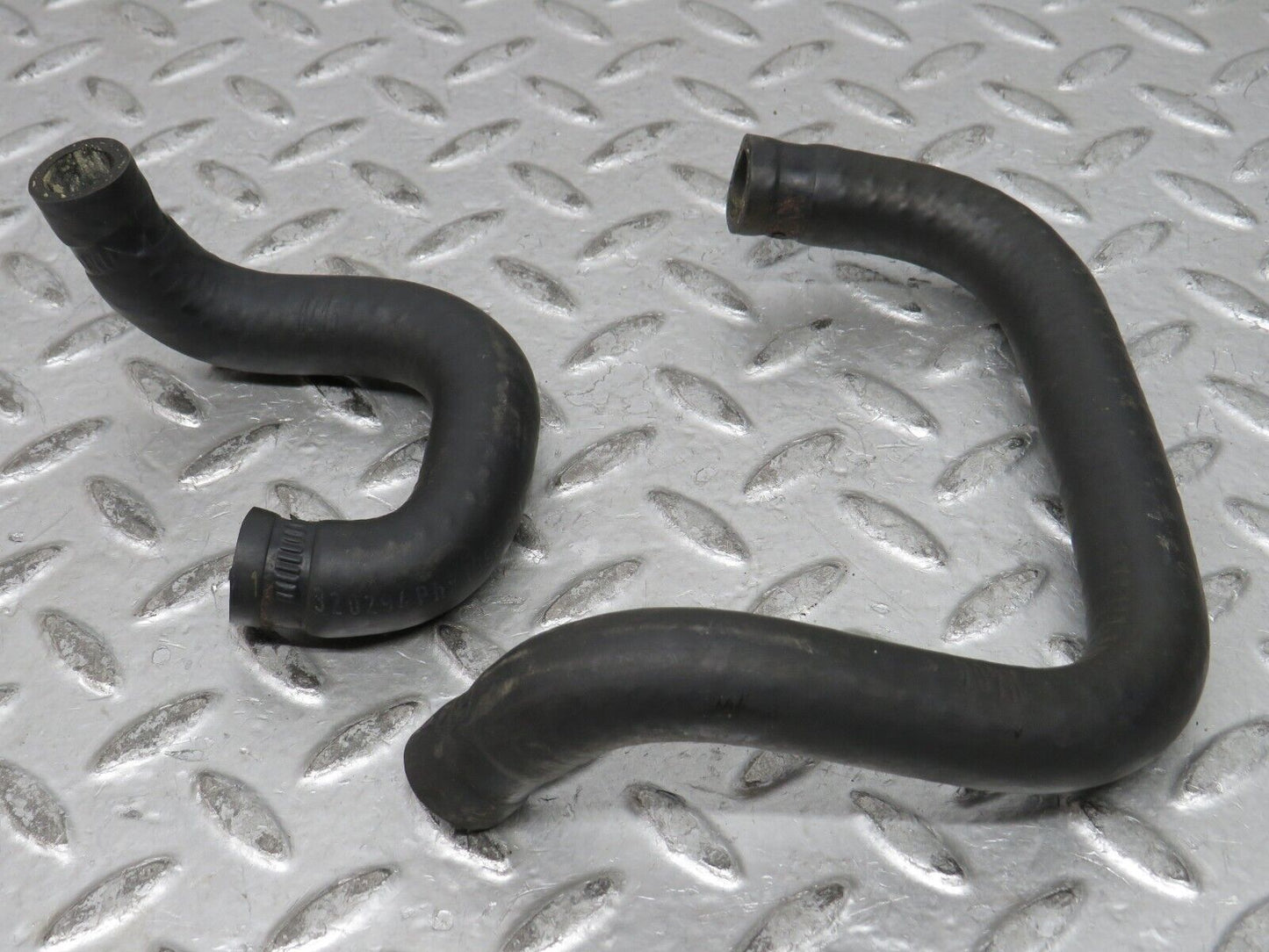 28847 Mercedes-Benz W123 230E Radiator Hose Pipe Pair 1238320294 1238320194