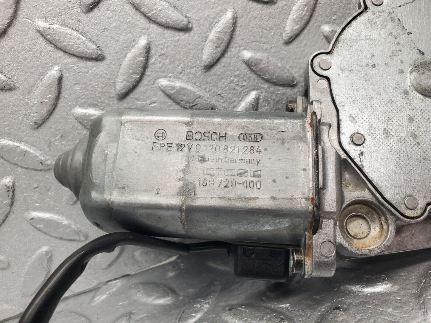 46137 Mercedes-Benz W124 Front Left Window Regulator Motor 0130821284