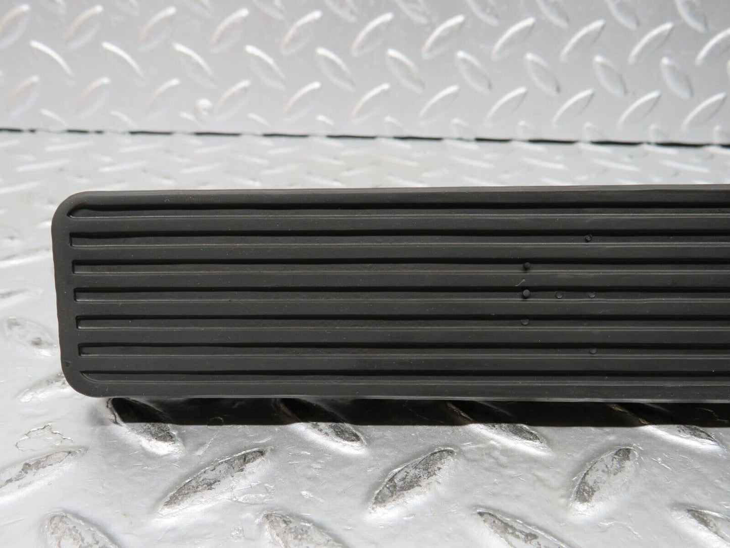 32007 Mercedes-Benz W123 230E Accelerator Pedal With Rubber 1233010082