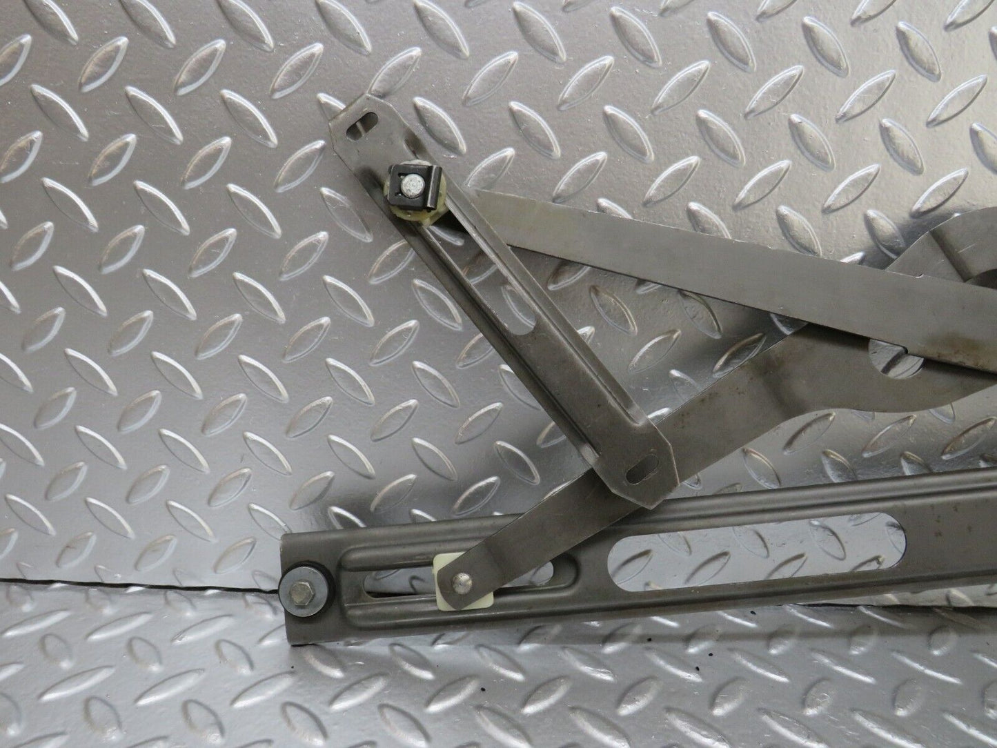 25081 Mercedes-Benz R107 C107 Front Right Power Window Regulator 1077200846