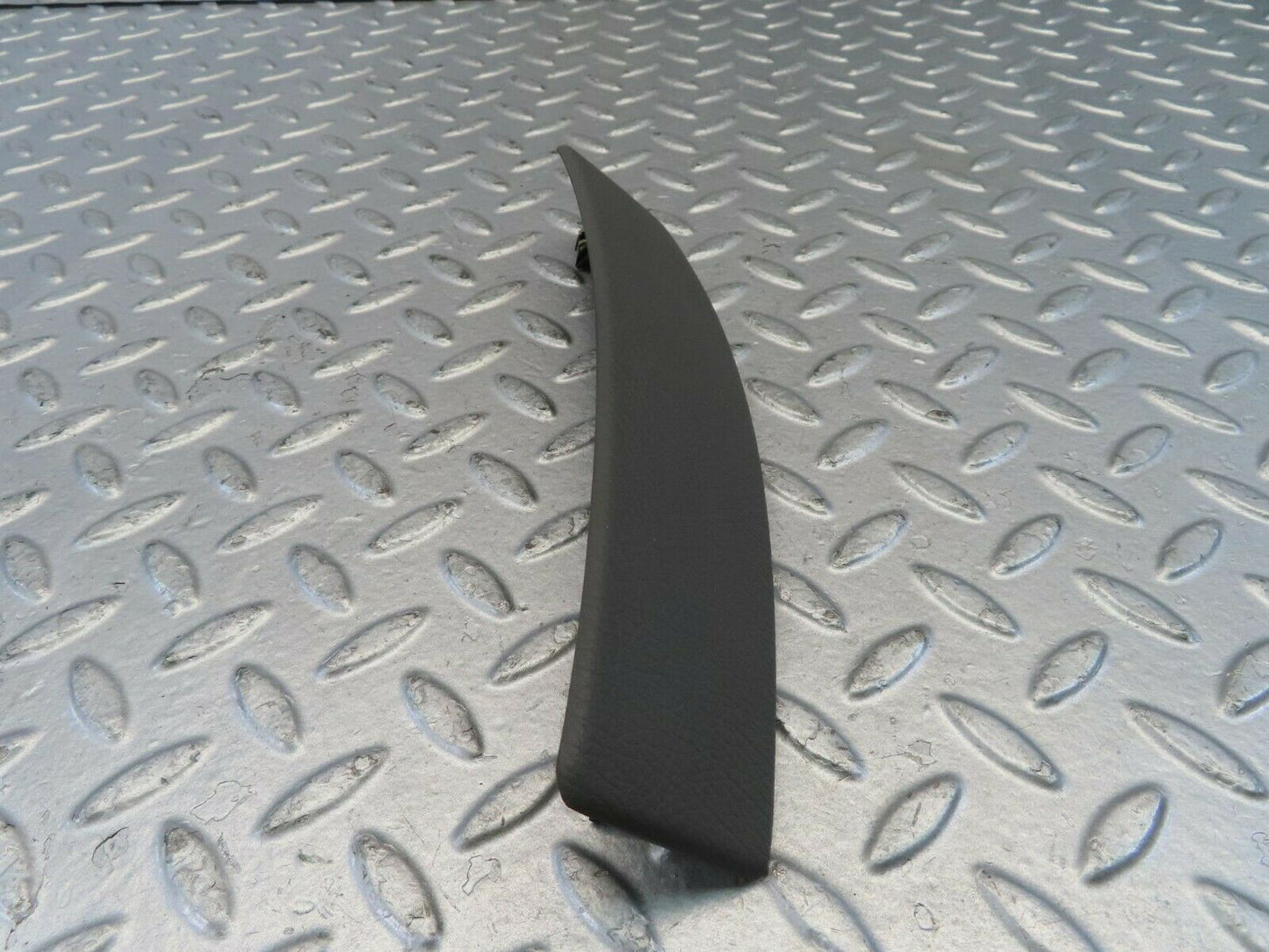 11139 Mercedes-Benz W221 S320 CD Player Lower Cover Panel 2216800578