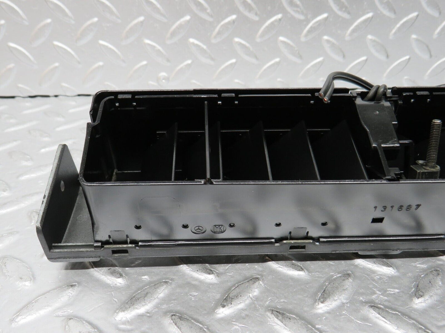 32559 Mercedes-Benz S124 300TE Wagon Dashboard Centre Air Vent