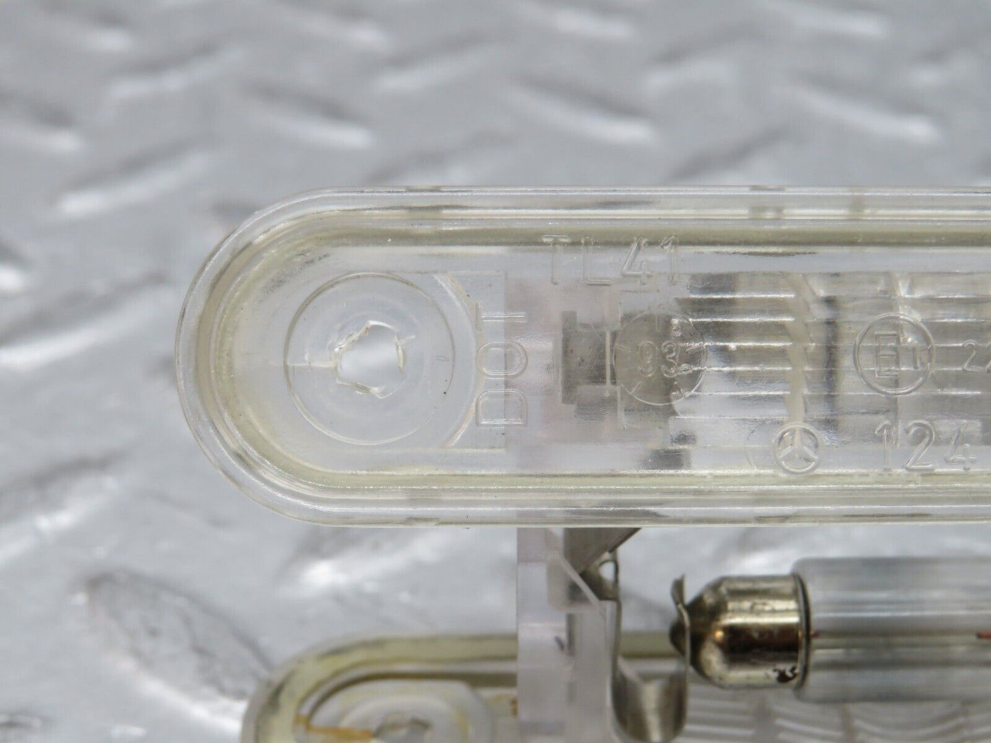 37749 Mercedes-Benz A124 320E Cabriolet number Plate Light 2x Hella 1248200256