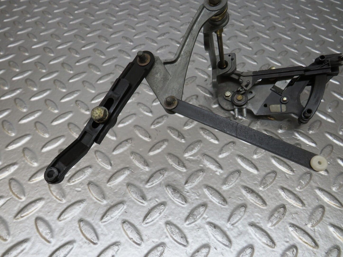 25099 Mercedes-Benz R107 C107 Heater Control Mechanism