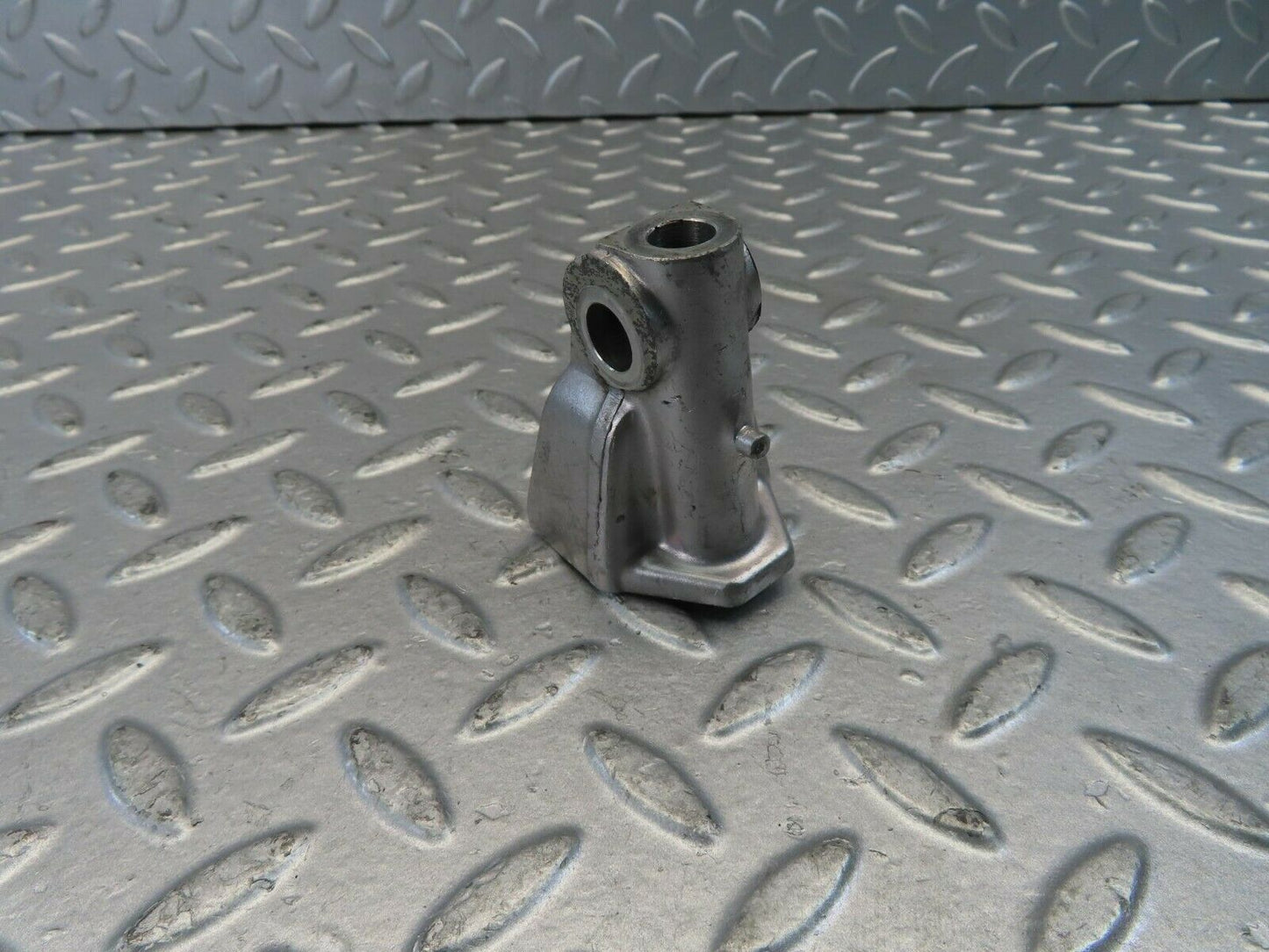 10971 Mercedes-Benz W115 220D Rocker Arm Support 6150550110