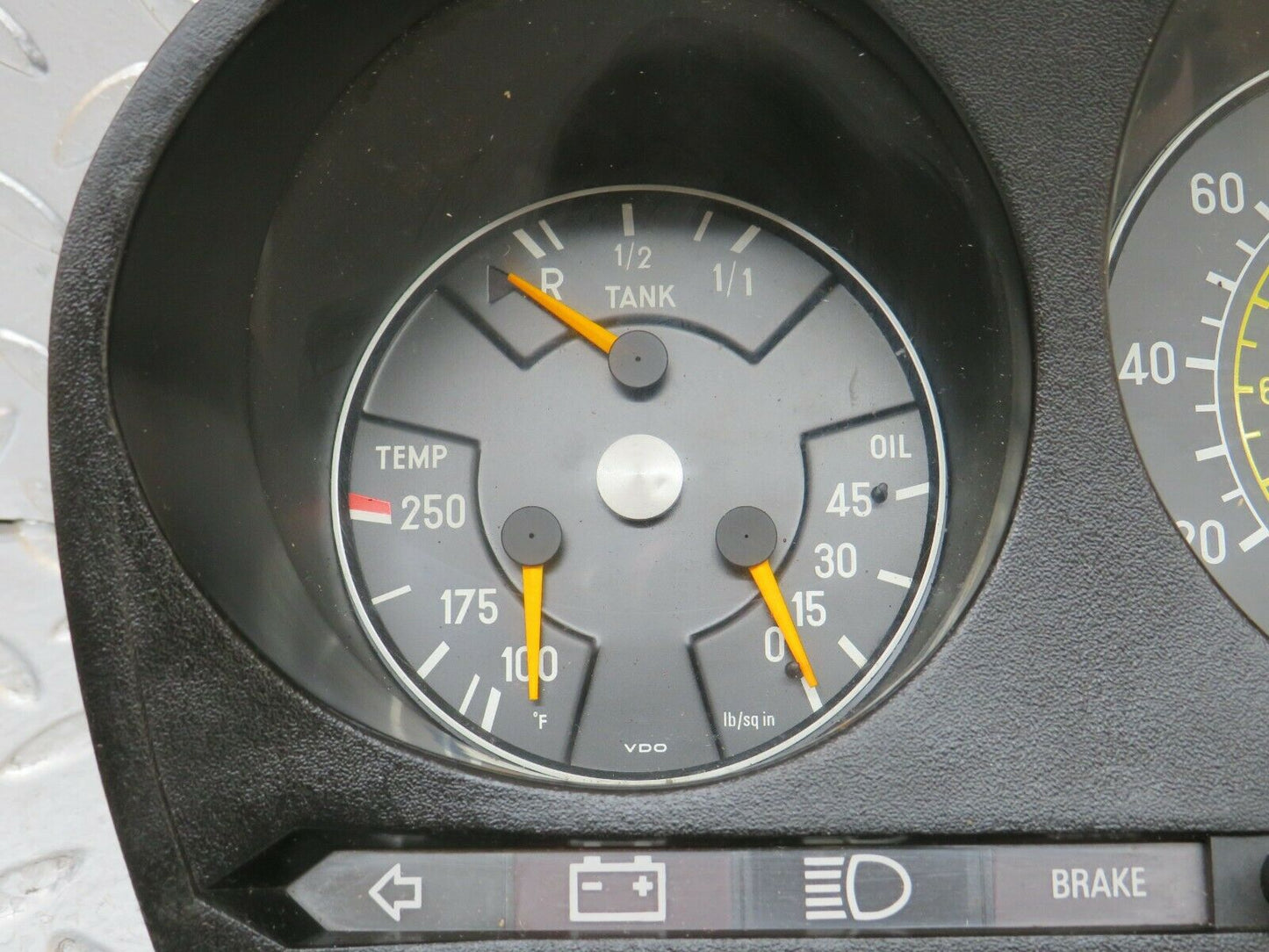 23684 Mercedes-Benz W116 350SE Instrument Cluster 87001021 1075423701