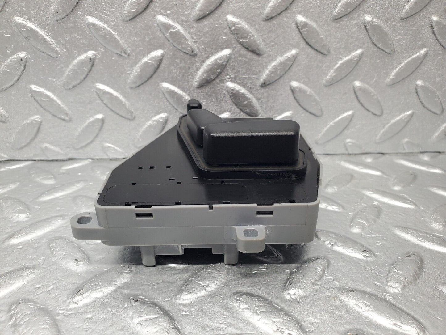 46752 Mercedes-Benz R129 320SL Coupe Front Left Seat Adjust Switch 1298210351
