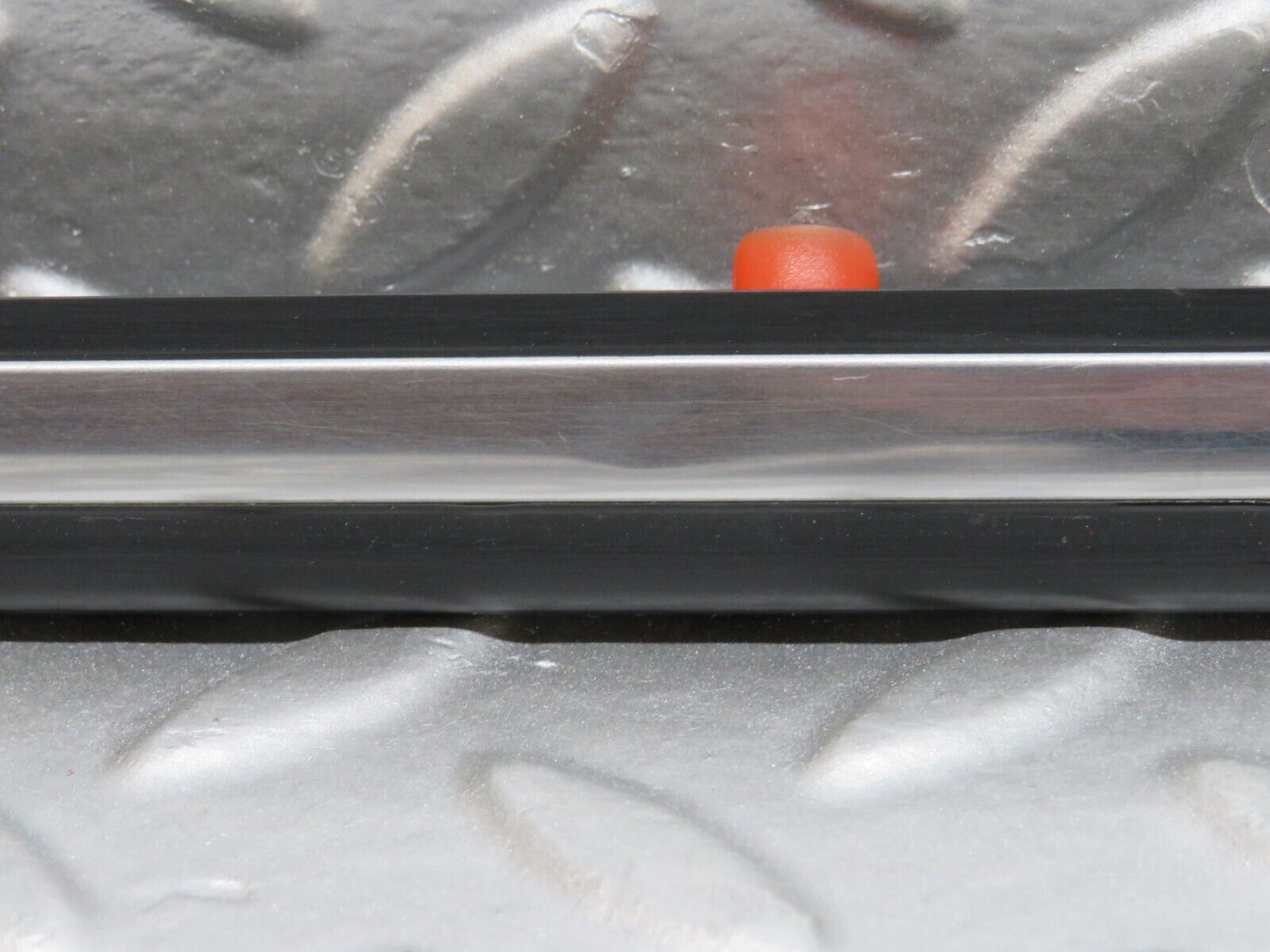 27895 Mercedes-Benz W123 280E Front Left Door Centre Moulding Trim