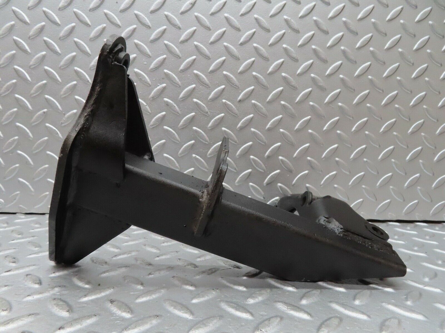 17803 Mercedes-Benz W116 450SEL Air Condition Compressor Mount Bracket