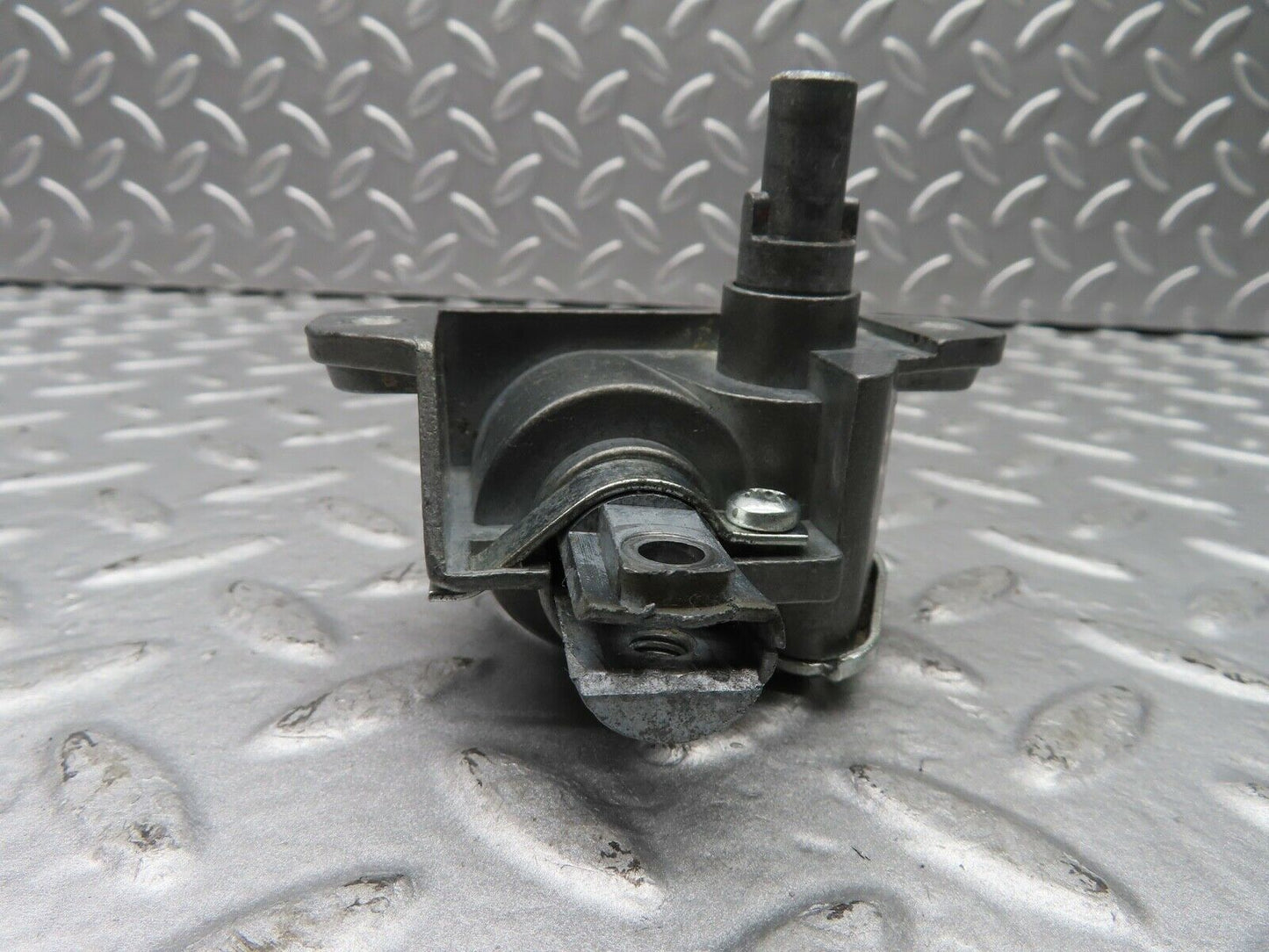 20275 Mercedes-Benz W114 280CE Coupe Vent Window Regulator Right Side