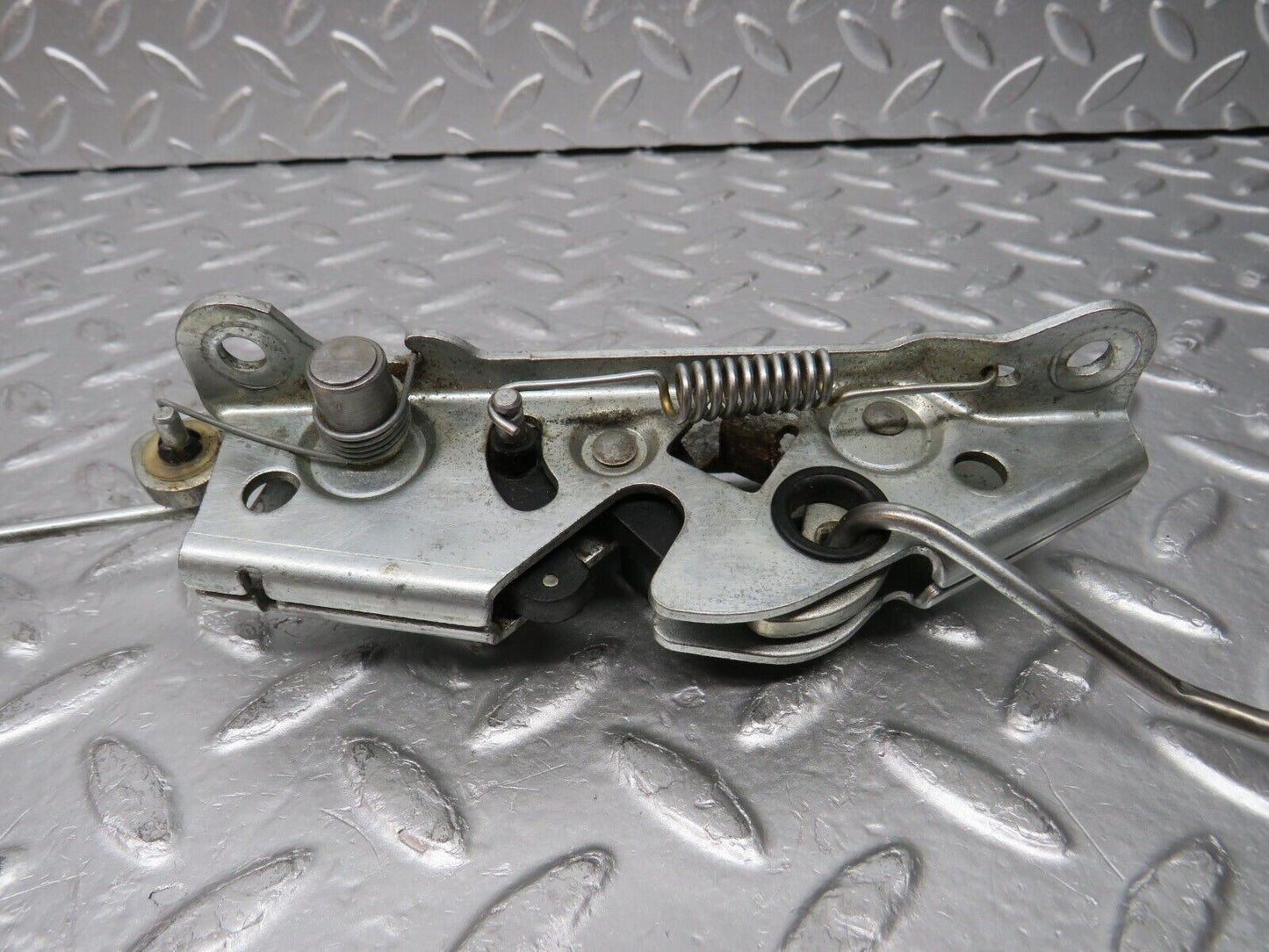 31408 Mercedes-Benz S124 220TE Wagon Rear Right Seat Bench Locking Mechanism