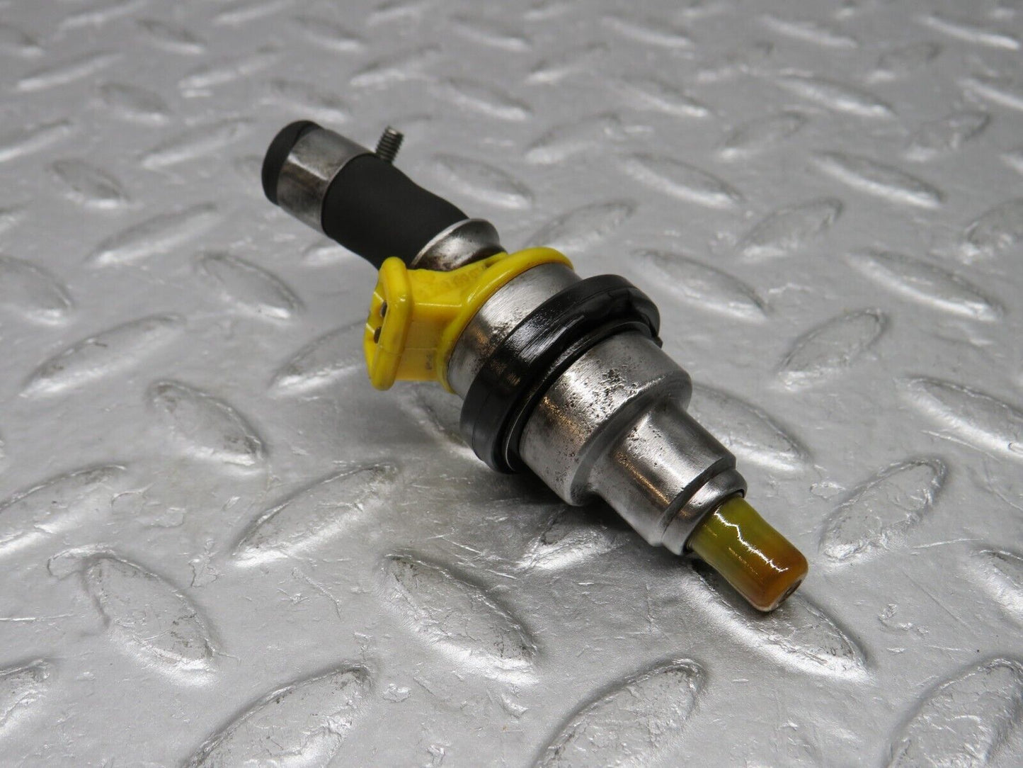 37573 Mercedes-Benz W109 300SEL Fuel Injector Bosch 0280150034