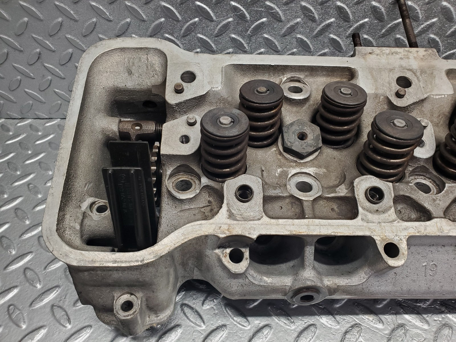 W112 cylinder head used OEM