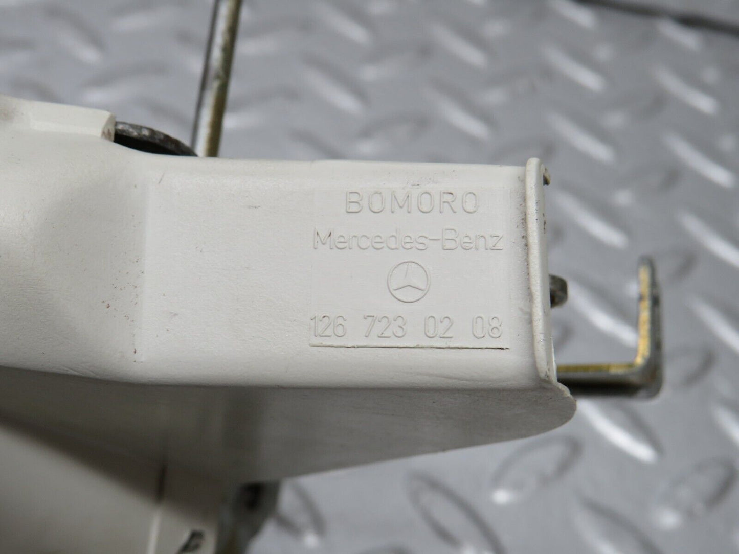 34369 Mercedes-Benz C126 380SEC Coupe Right Door Lock Mechanism 1267230208