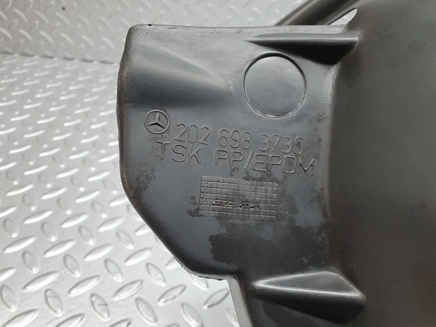 41929 Mercedes-Benz W202 C200 Rear Left Inner Fender Splash Guard 2026983730