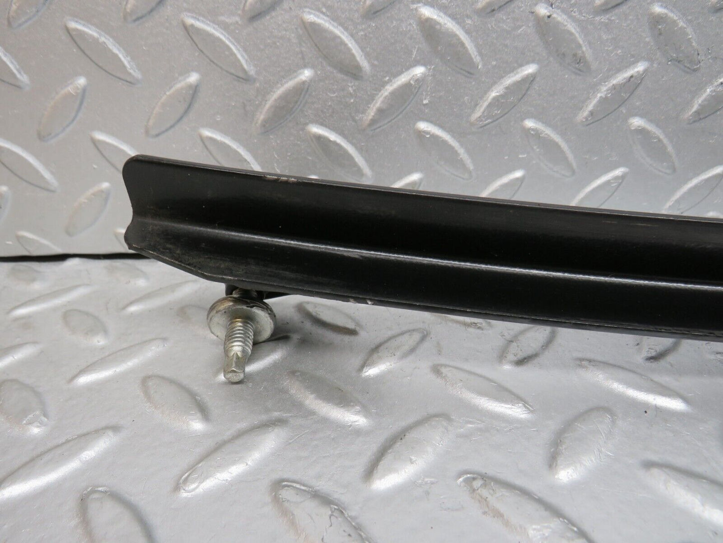39659 Mercedes-Benz R129 320SL Coupe Right Door Front Window Channel